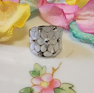 NWT* FLORAL metal ring . SIZE 7.